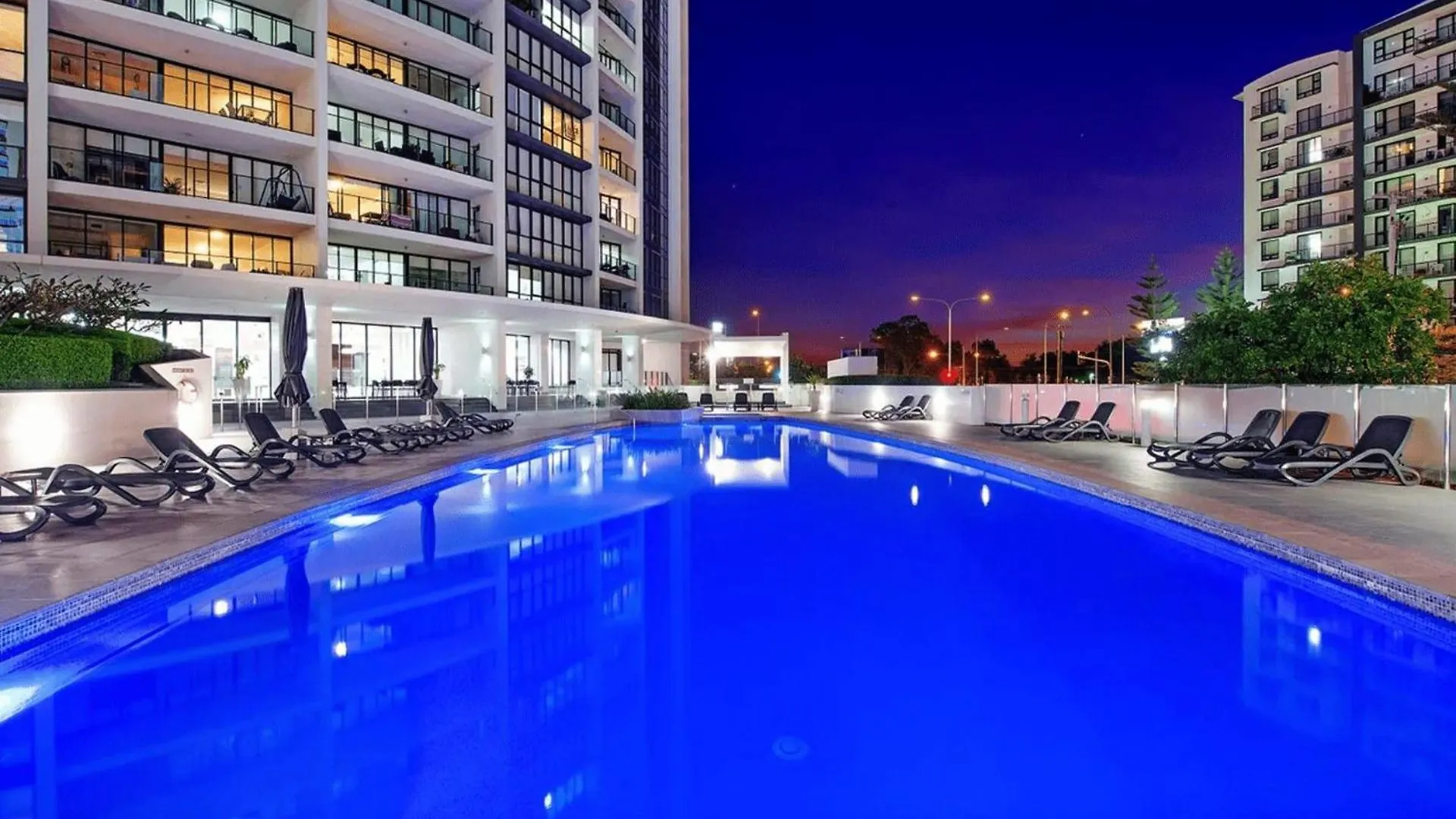 Large Modern 3 Bedroom Apartment With City Views - Coasthm Gold Coast
