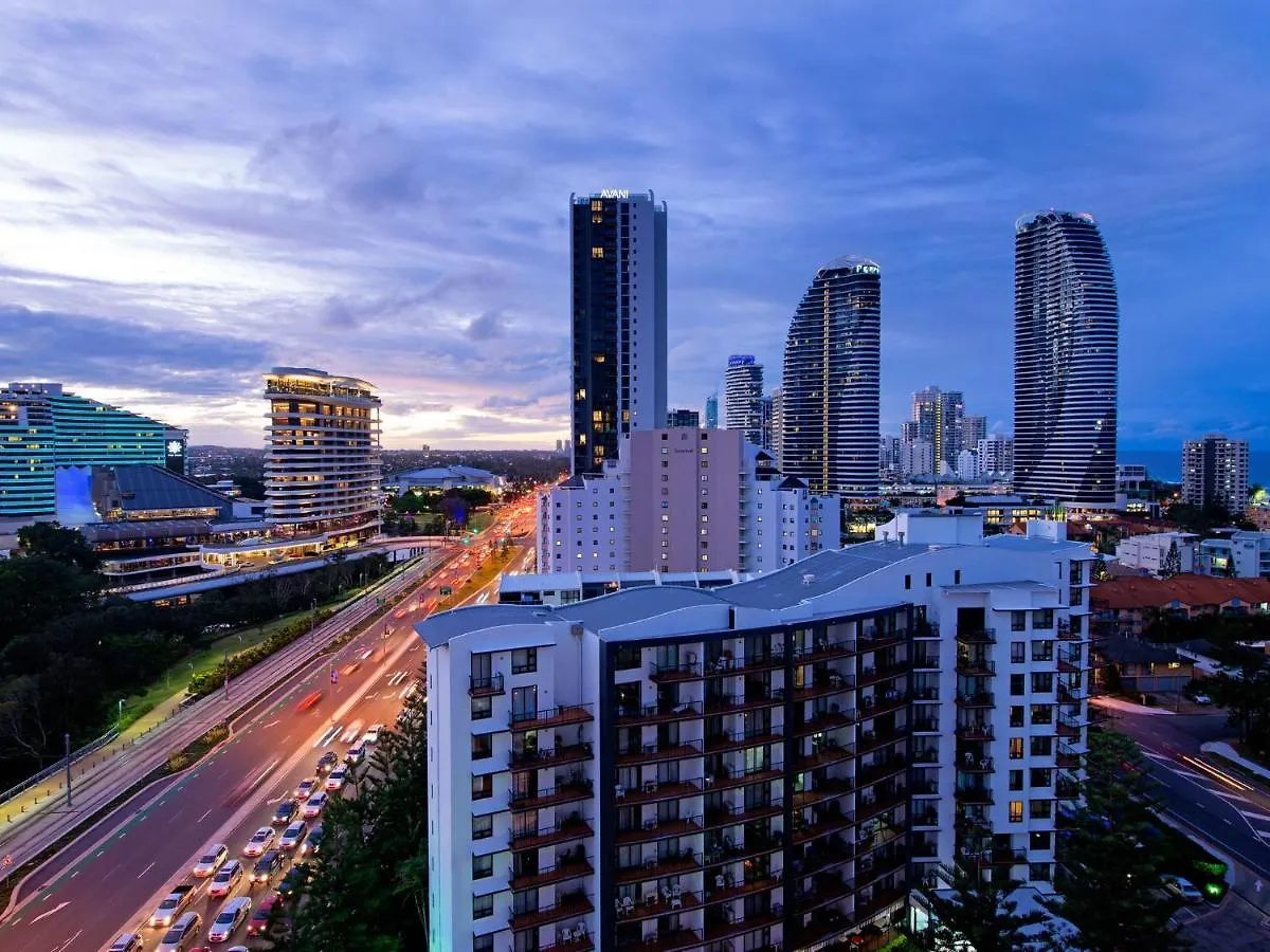 Large Modern 3 Bedroom Apartment With City Views - Coasthm Gold Coast