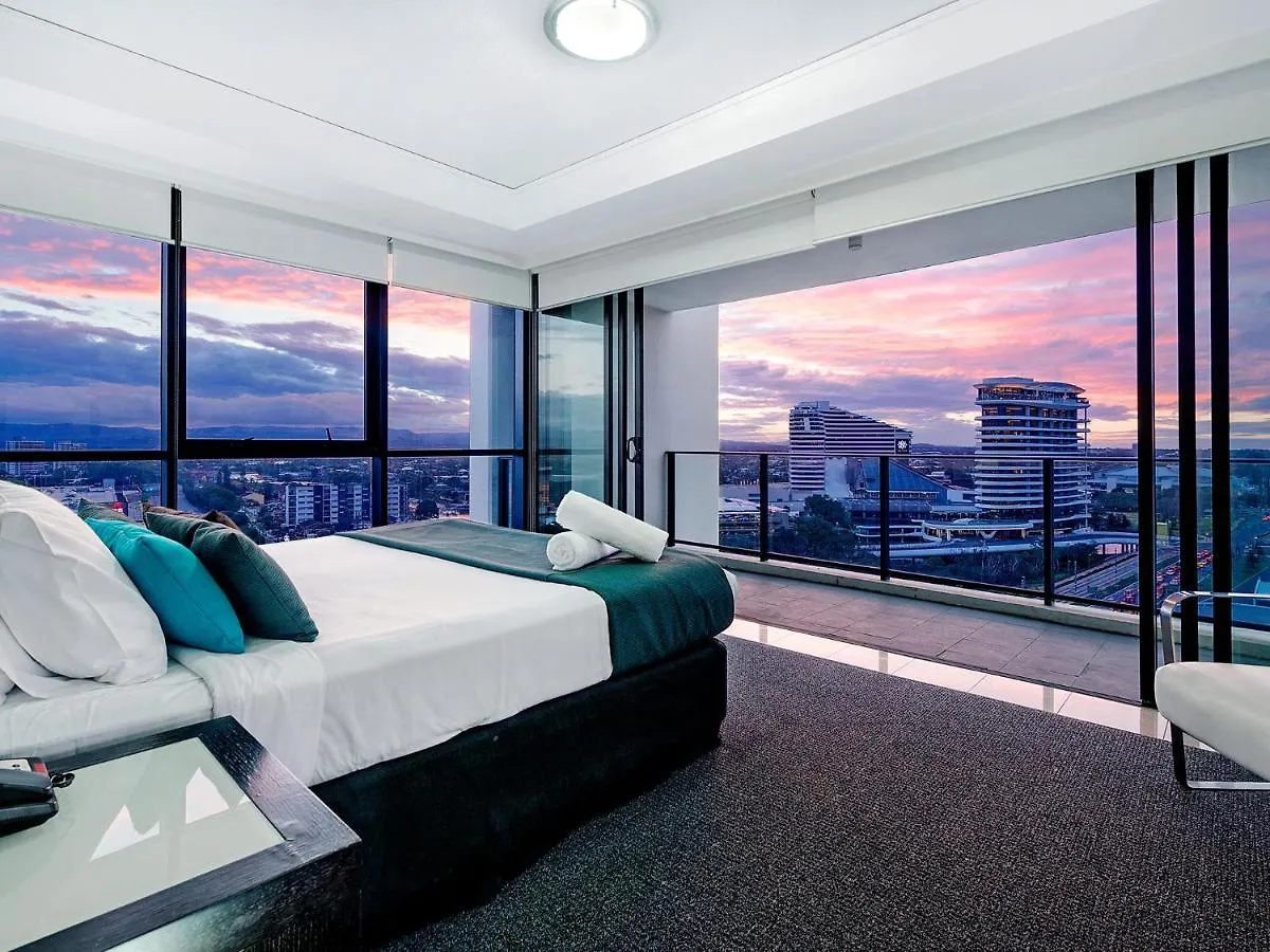 Large Modern 3 Bedroom Apartment With City Views - Coasthm Gold Coast