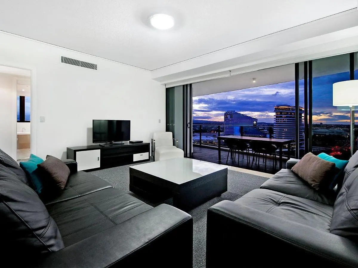 Large Modern 3 Bedroom Apartment With City Views - Coasthm Gold Coast