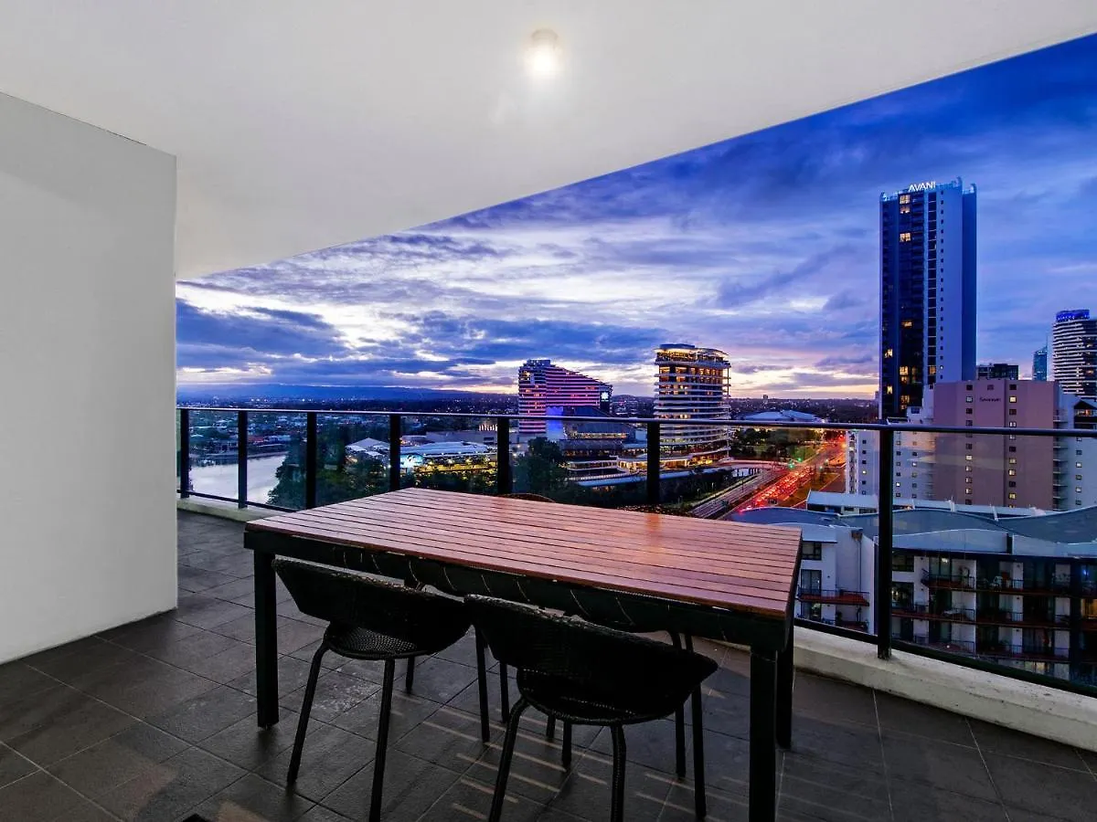 Large Modern 3 Bedroom Apartment With City Views - Coasthm Gold Coast