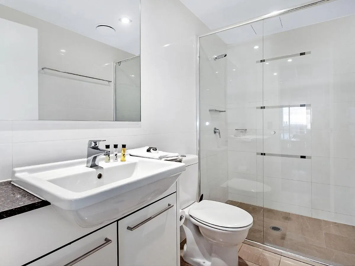 Large Modern 3 Bedroom Apartment With City Views - Coasthm Gold Coast