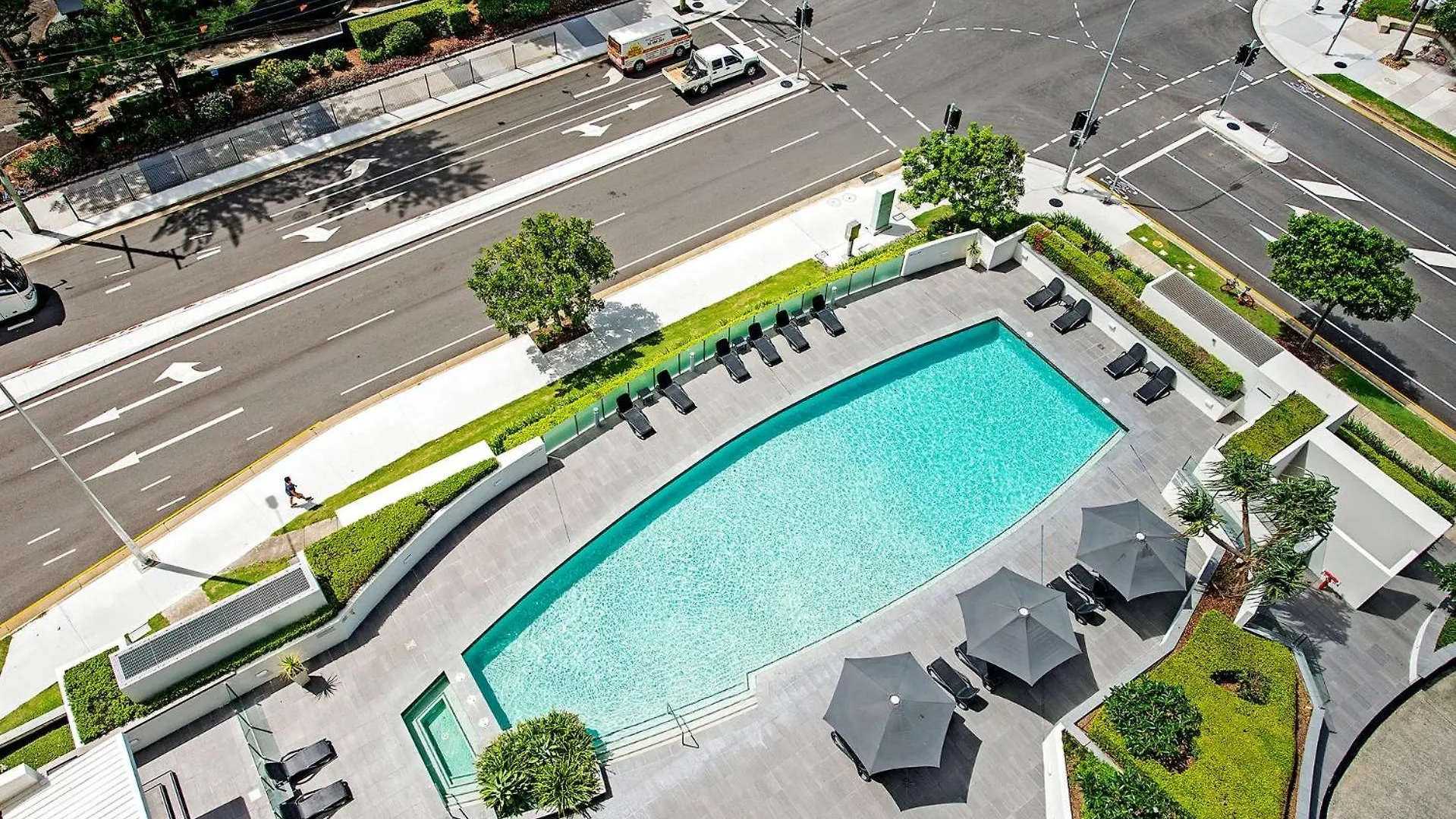 Large Modern 3 Bedroom Apartment With City Views - Coasthm Gold Coast